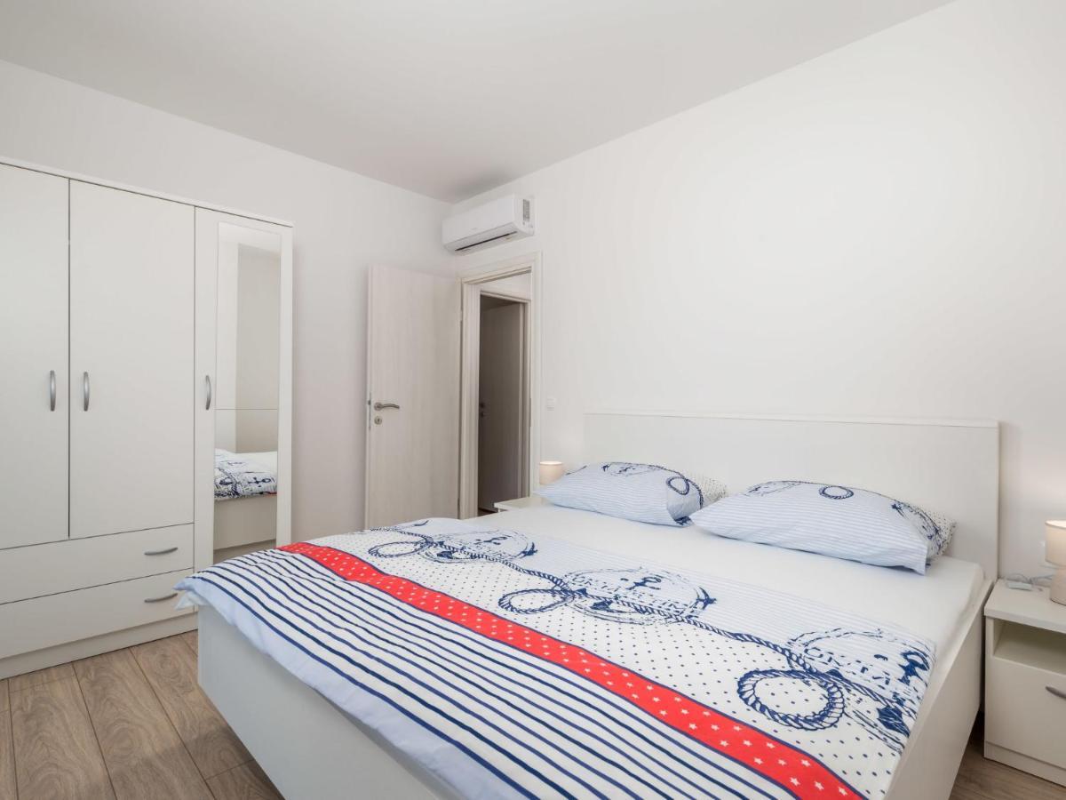 Holiday Home Villa Palma - Krk148 By Interhome Pinezići Kültér fotó
